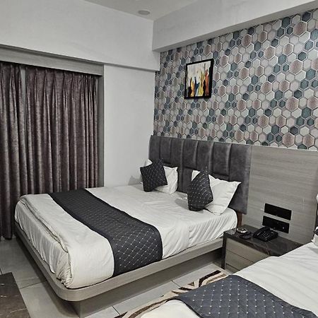 Hotel Allen Ahmedabad Esterno foto