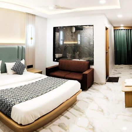 Hotel Allen Ahmedabad Esterno foto