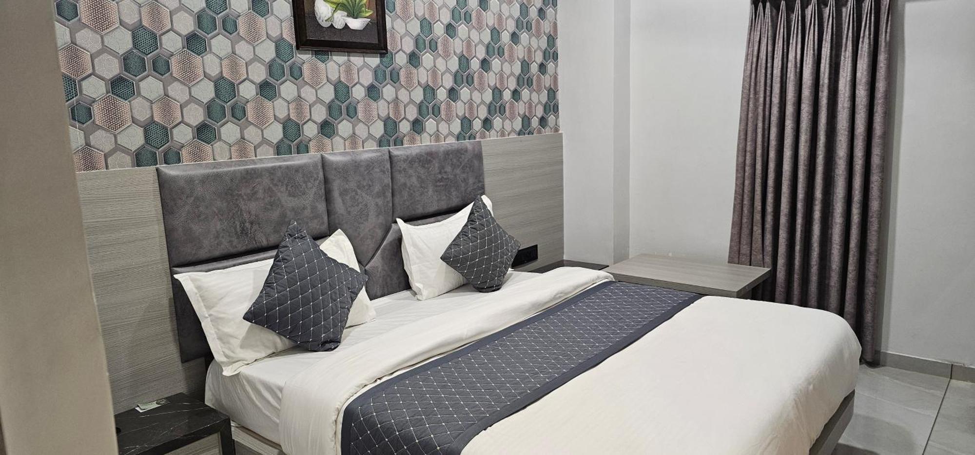 Hotel Allen Ahmedabad Esterno foto