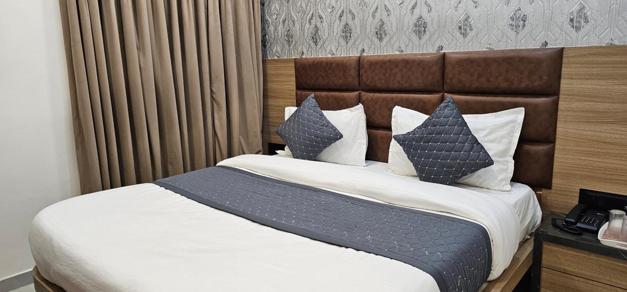 Hotel Allen Ahmedabad Esterno foto