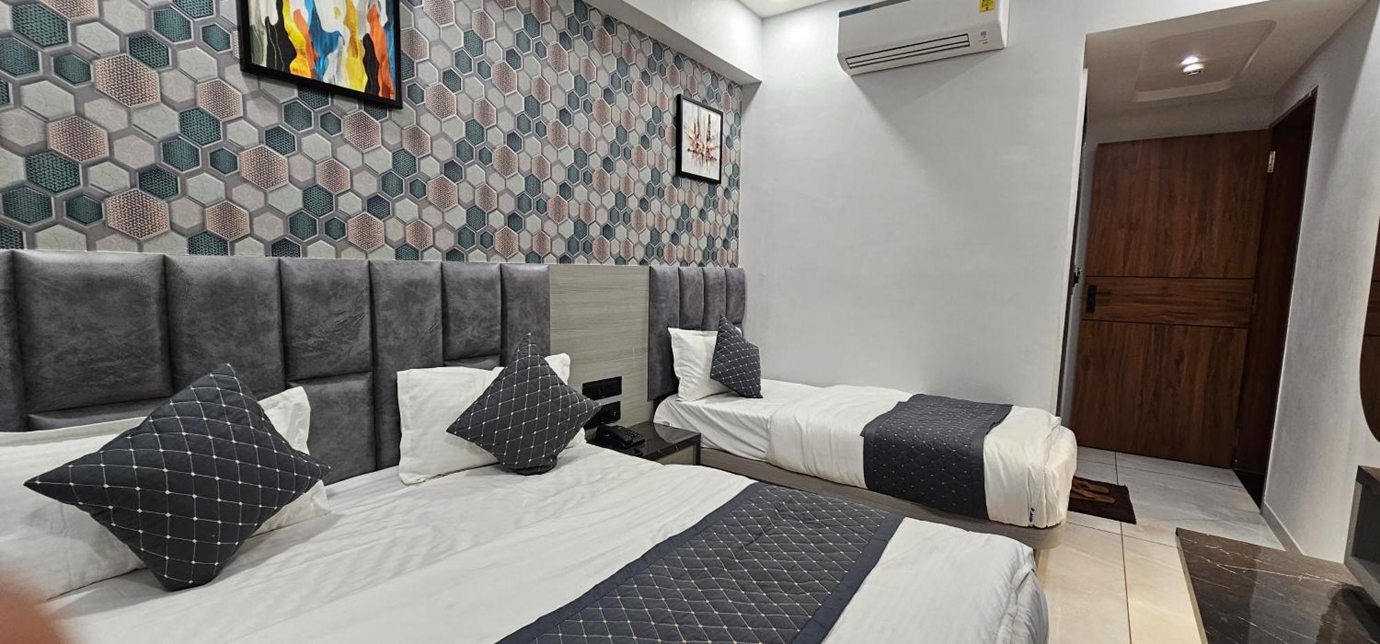 Hotel Allen Ahmedabad Esterno foto