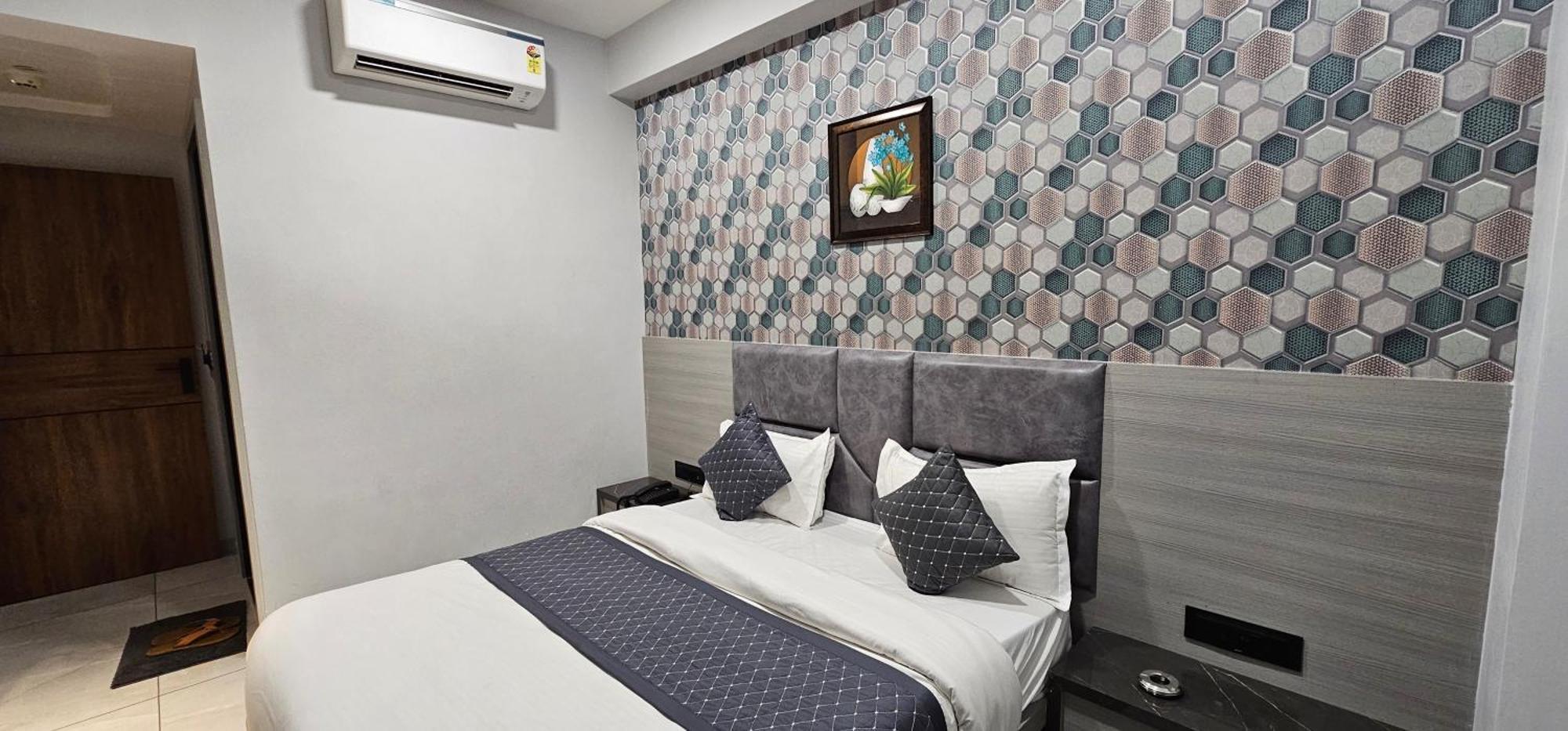 Hotel Allen Ahmedabad Esterno foto